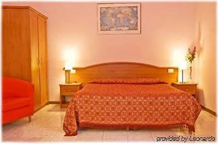 Leone X Guest House Firenze 3*,